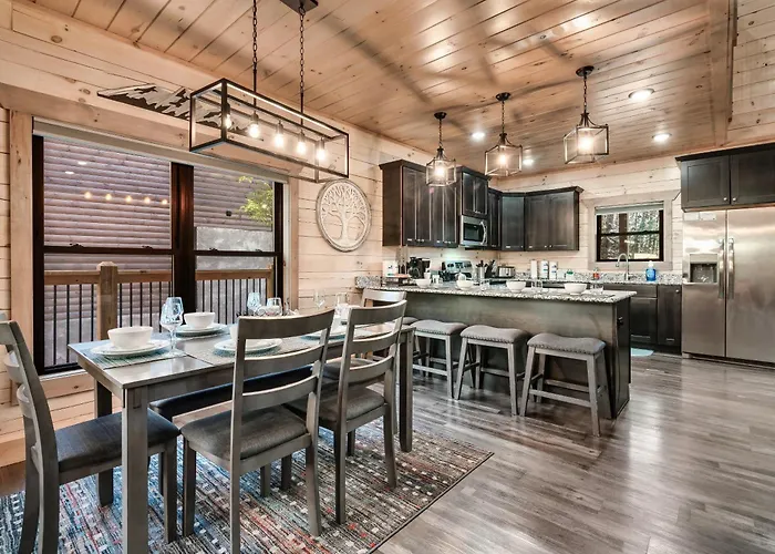 New Luxury Vacation Home Cabin In Smoky Gatlinburg - Theater Room