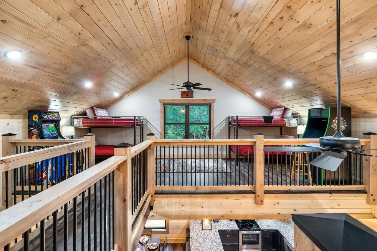New Luxury Vacation In Smoky - Theater *